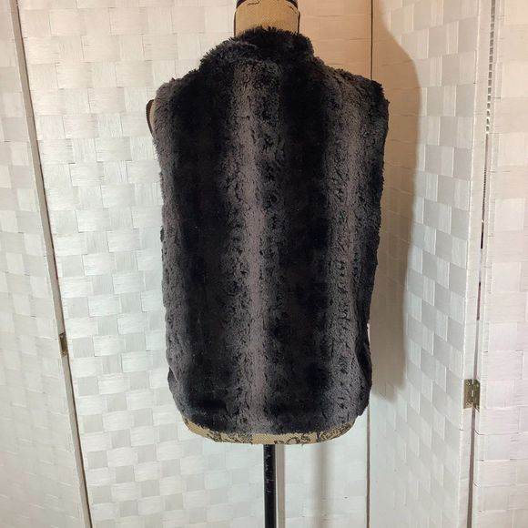 betsey johnson fur vest size small - Picture 7 of 8